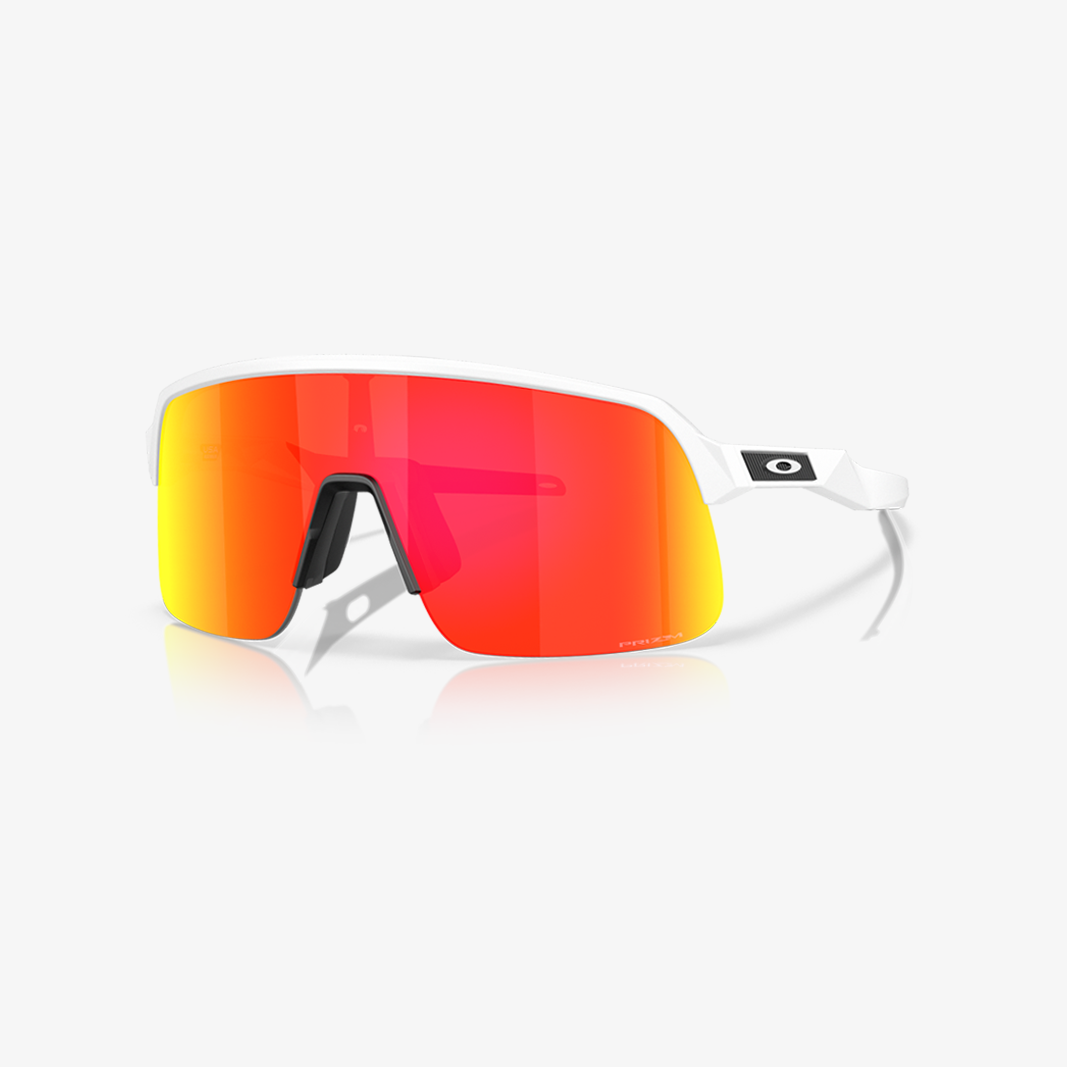 OAKLEY SUTRO LITE S / White Matt - Prizm Ruby 45° Ansicht