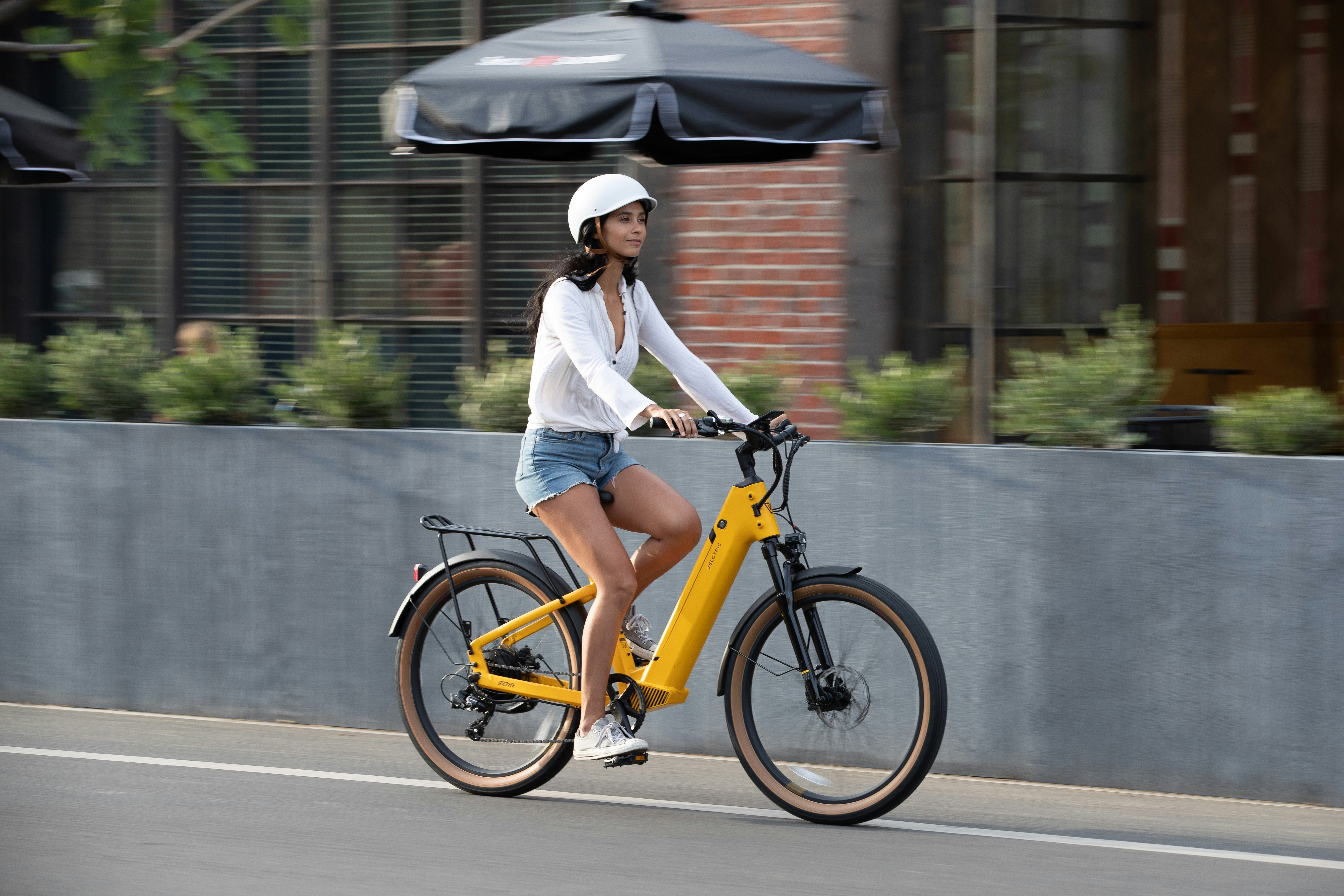 E-Bike Sportbrillen: Warum Windschutz bei höheren Geschwindigkeiten entscheidend ist