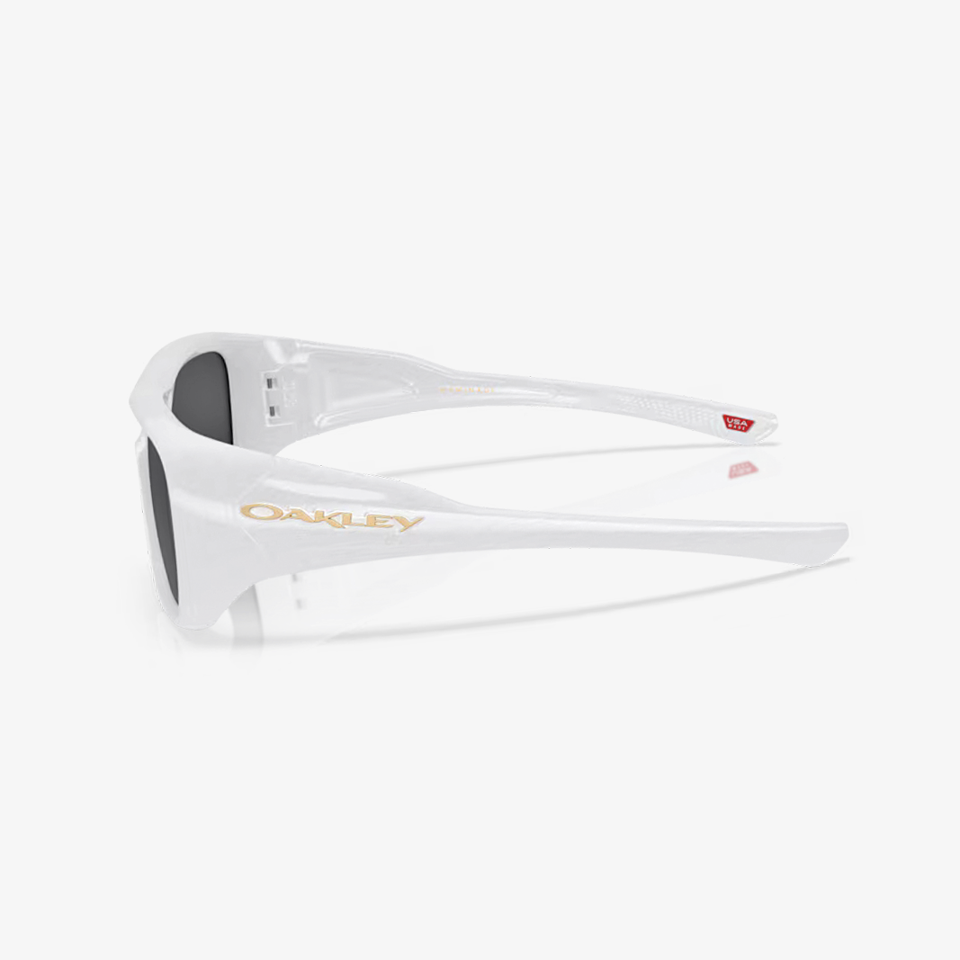 Oakley Chaminade / Pearl White - Prizm Black side