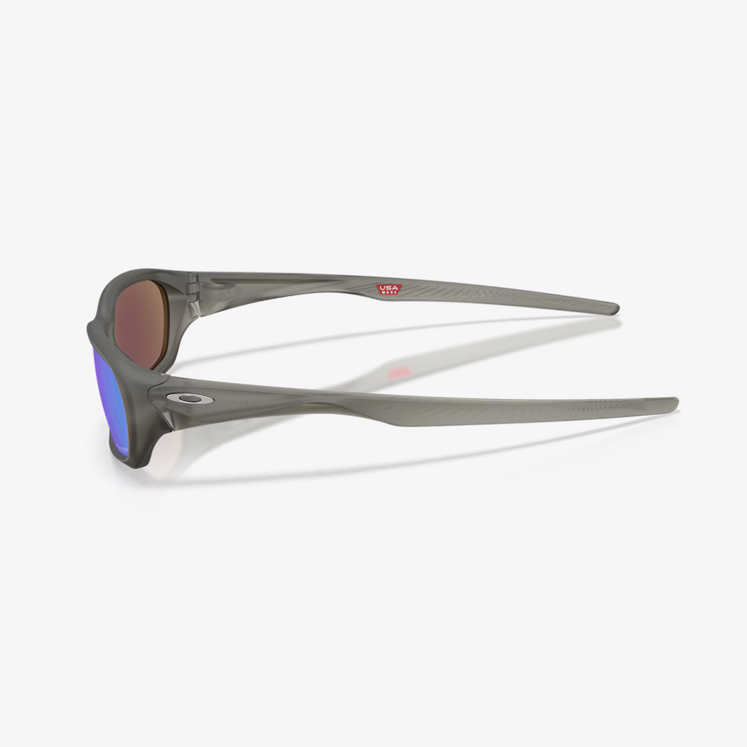 Oakley Terraforma / Matte Grey Smoke - Prizm Sapphireside